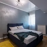 Central Beach Apartment *